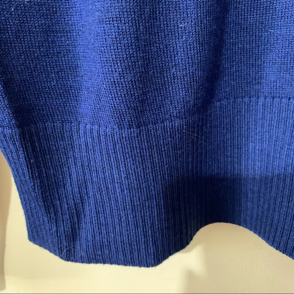 Banana Republic Extra Fine Merino V-neck Sweater - Picture 4 of 8